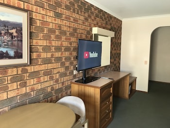 Standard Spa Twin Room - 1 Queen Bed and 1 Single Bed