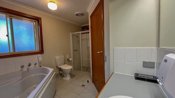 Standard Spa Twin Room - 1 Queen Bed and 1 Single Bed