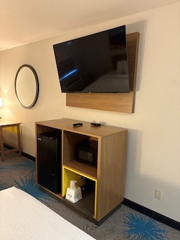 Standard Room, 1 Queen Bed