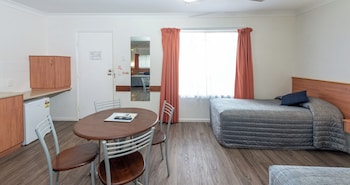 Standard Suite, 2 Bedrooms, Non Smoking, Kitchen (Self Contained)