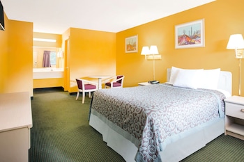 Standard Room, 1 Queen Bed, Smoking
