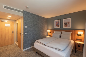 Standard Room, 1 Queen Bed