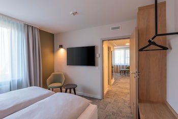 Junior Suite, 1 King Bed with Sofa bed