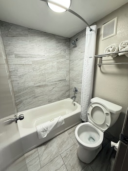 Standard Room, 1 King Bed (Non Smoking)