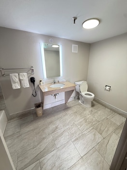 Room, 1 King Bed, Accessible, Non Smoking (Bathtub w/ Grab Bars)