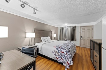 Suite, 1 King Bed, Smoking, Kitchenette