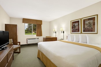 Standard Room, 1 Queen Bed, Accessible
