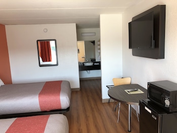 Standard Room, 2 Double Beds, Non Smoking