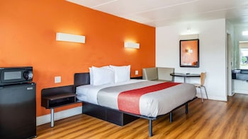 Standard Room, 1 King Bed, Smoking