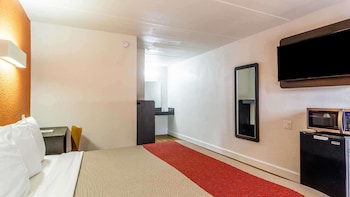 Standard Room, 1 King Bed, Accessible, Non Smoking