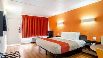 Standard Room, 1 King Bed, Smoking