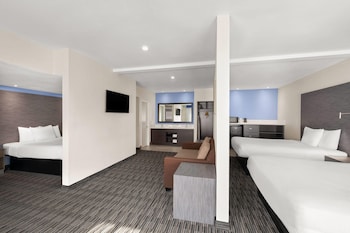 Suite, 3 Queen Beds w/ Sofa Bed, Non-Smoking