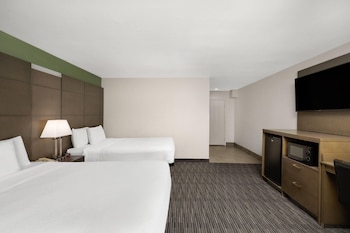 Suite, 2 Queen Beds, Accessible, Non Smoking (Roll-In Shower)
