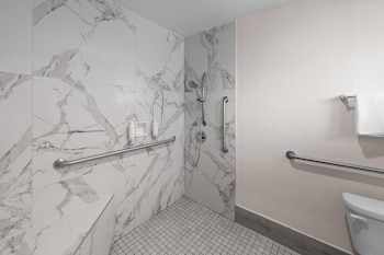 Room, 2 Queen Beds, Accessible, Non Smoking (Tub with Grab Bars)