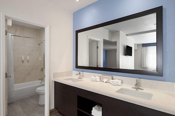 Suite, 3 Queen Beds w/ Sofa Bed, Non-Smoking