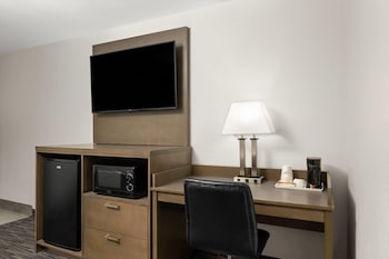 Suite, 2 Queen Beds, Accessible, Non Smoking (Roll-In Shower)