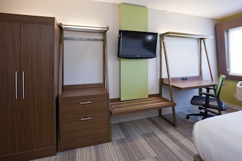 Suite, 1 King Bed, Accessible (Roll-In Shower)