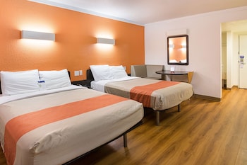 Deluxe Room, 2 Double Beds, Non Smoking, Refrigerator & Microwave