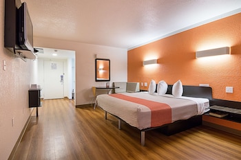 Deluxe Room, 1 King Bed, Non Smoking, Refrigerator & Microwave