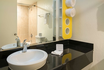 Deluxe Room, 2 Double Beds, Non Smoking, Refrigerator & Microwave