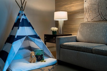 Club Lounge Deluxe Room, 1 King Bed, City View