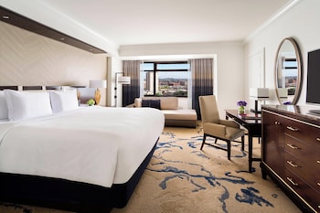 Deluxe Room, 1 King Bed