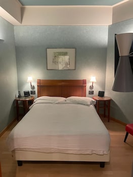 Basic Double Room Single Use, 1 Queen Bed, Non Smoking
