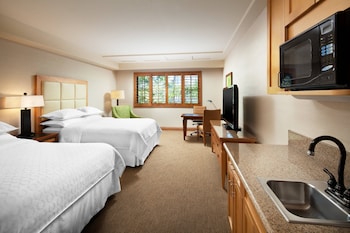 Room, 2 Queen Beds (Mobility/Hearing Accessible, Tub)