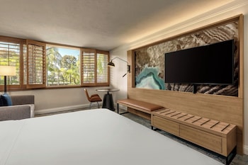 Room, 1 King Bed, Garden View