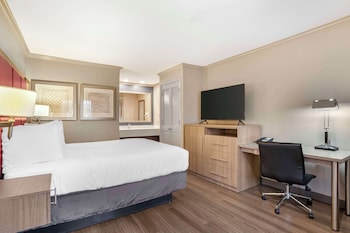 Standard Room, 2 Queen Beds, Non Smoking, Refrigerator & Microwave (Ground Floor)