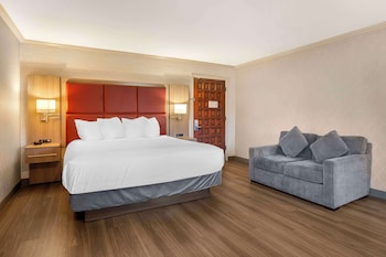 Suite, 1 King Bed, Non Smoking, Jetted Tub