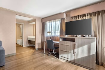 Suite, 1 King Bed, Non Smoking, Jetted Tub