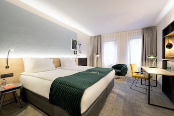 Standard Room, 1 King Bed (Mid Floor)