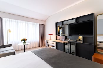 Standard Room, 1 King Bed