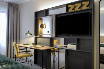 Standard Room, 1 King Bed (Mid Floor)