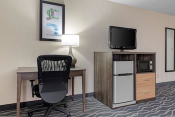 Suite, King Bed, 1 person Sofa Bed