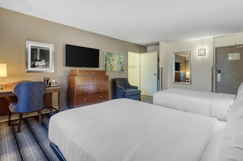 Standard Room, 2 Double Beds, Accessible, Bathtub (Larger Room)