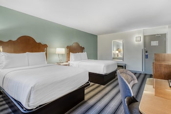 Standard Room, 2 Double Beds, Non Smoking (Larger Room)