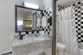 Suite, 1 King Bed, Non Smoking, Refrigerator