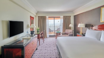 Classic Room, 1 King Bed, City View