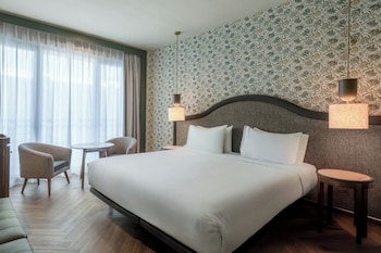 Standard Room, 1 King Bed