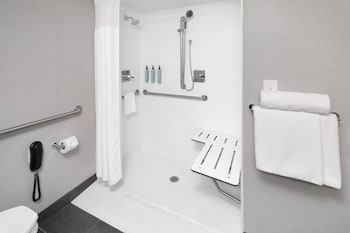 Room, 2 Queen Beds, Accessible Bathtub