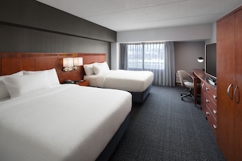 Room, 2 Queen Beds, Accessible Bathtub