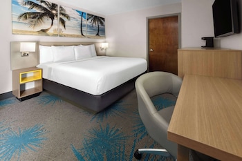 Standard Room, 1 King Bed