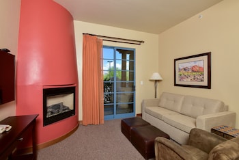 Deluxe Room, 1 King Bed (with Sofa Bed)