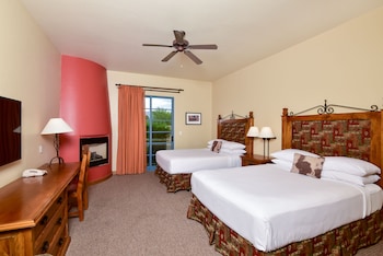 Deluxe Room, 2 Queen Beds, Fireplace