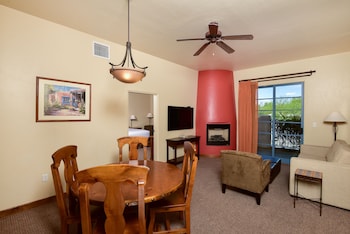 1 Bedroom Deluxe Suite