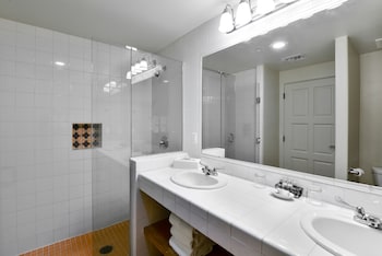 Deluxe Room, 2 Queen Beds