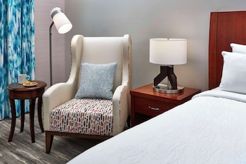 Premium Room, 1 King Bed, Poolside