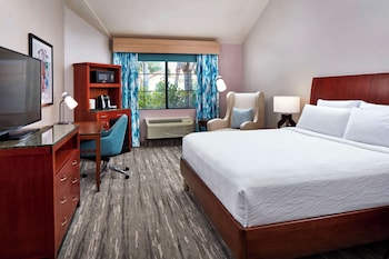 Premium Room, 1 King Bed, Poolside